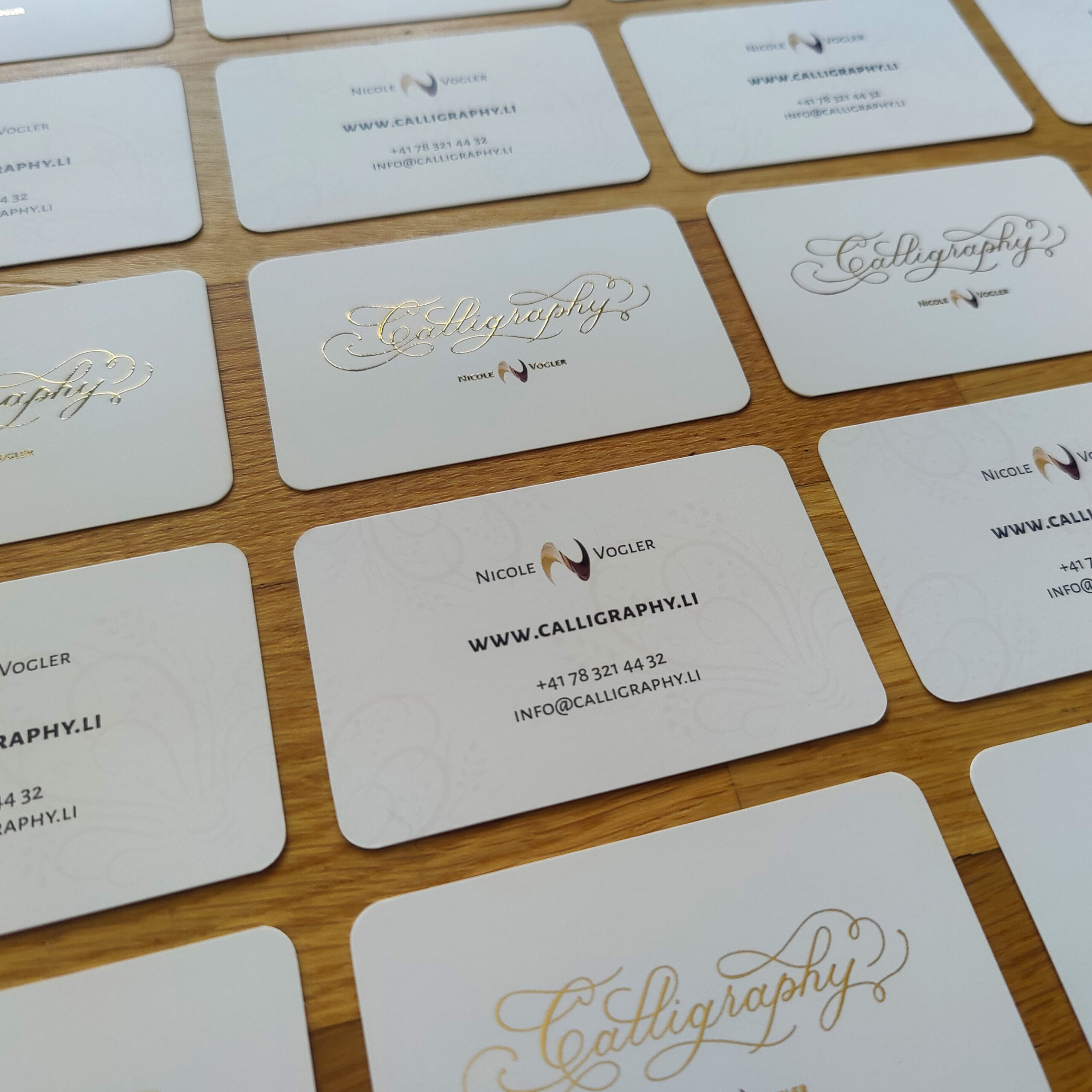 Kalligraphisch gestaltete Visitenkarten